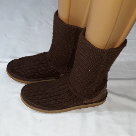 UGG BOOTS - Picture 4 of 6
